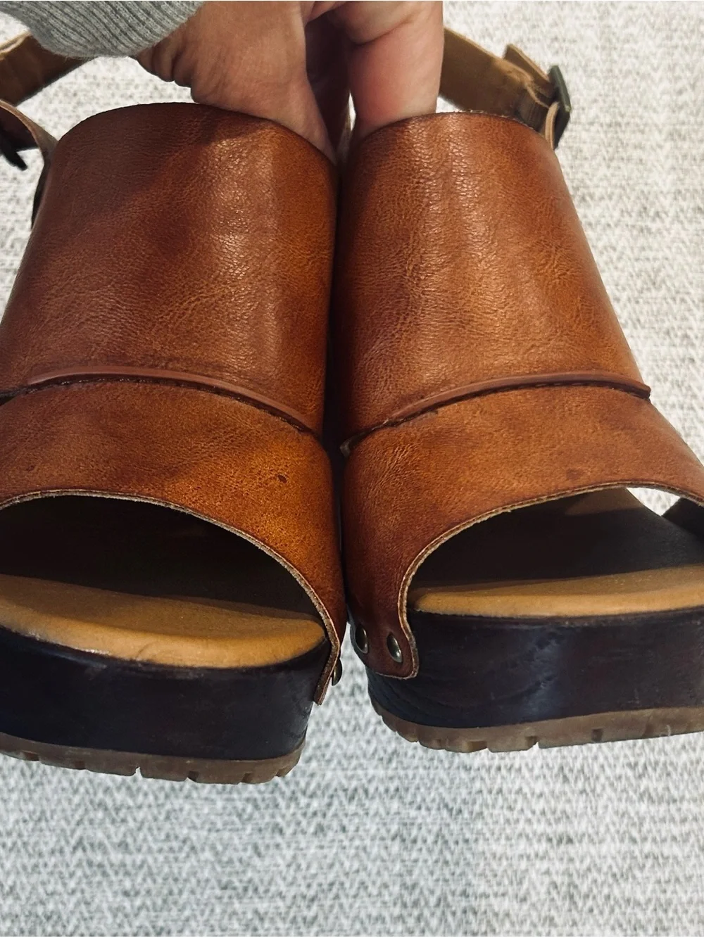 Korks Women's Brown Leather Platform Clog Sandals
